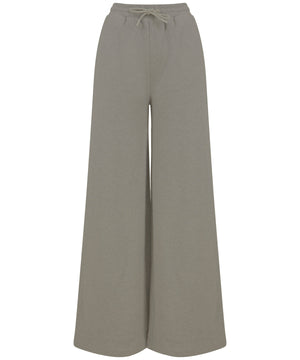 Women's sustainable fashion wide leg joggers